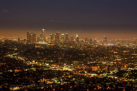 来自格里菲斯天文台的洛杉矶市中心图片
