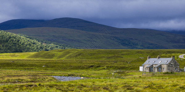 草景观的石屋苏格兰图片