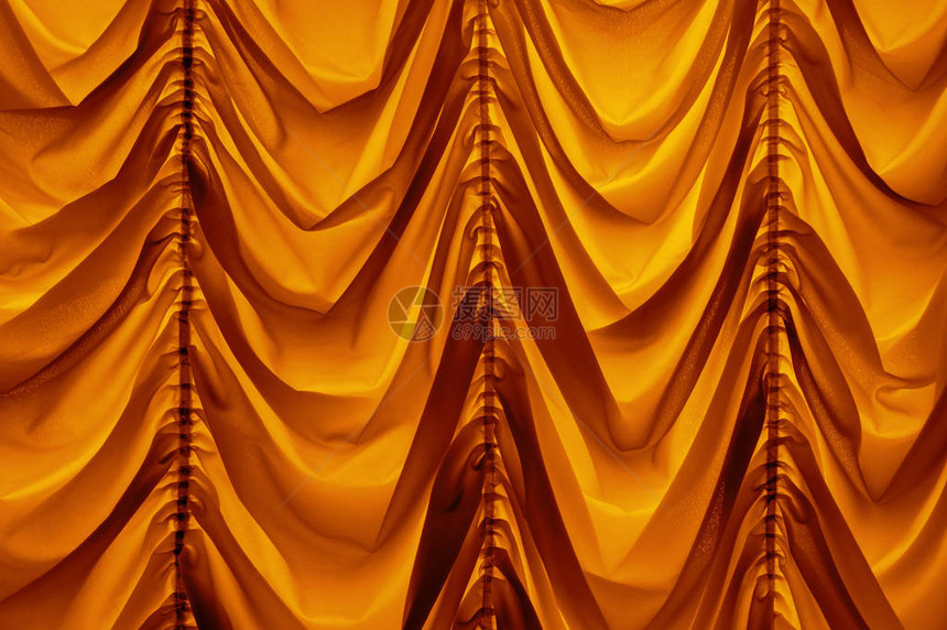 时尚的老式重复巴洛克式柔软缎面皱纹百叶窗天鹅绒亮金色图片