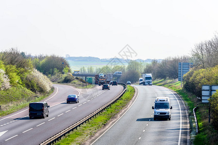 英国高速公路的日景背图片