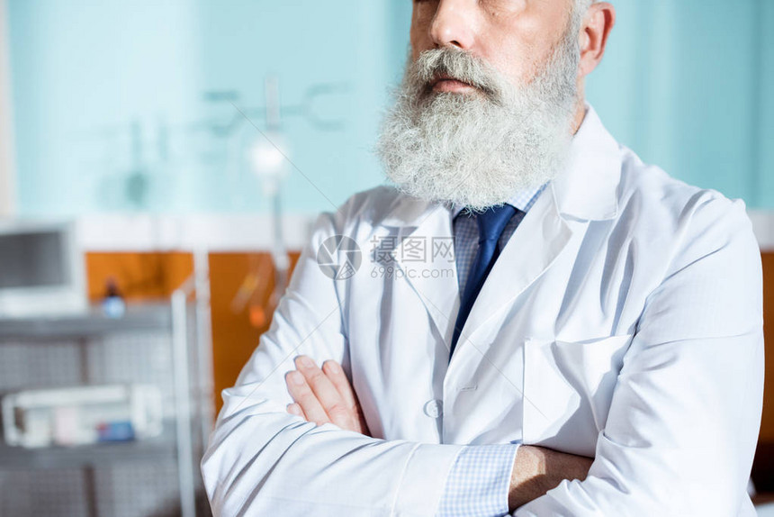 高胡子大胡子医生用双手站在十图片