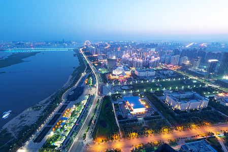 高海拔城市夜景背景图片