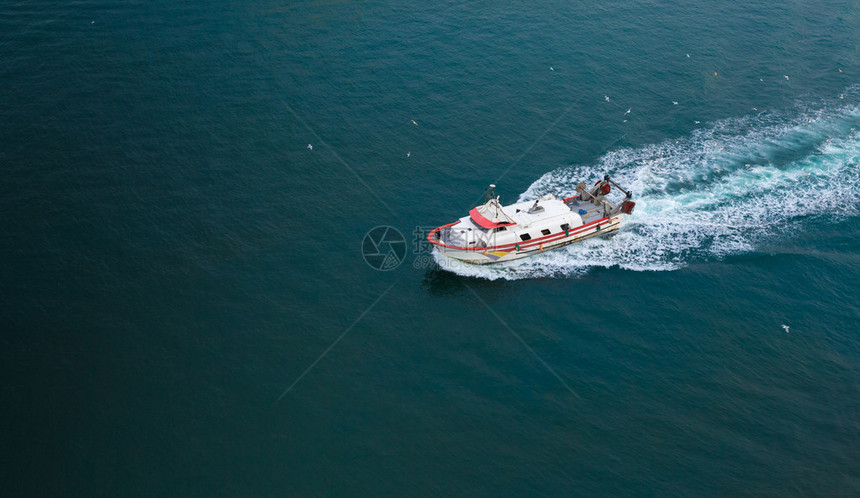 游船在巴塞罗那加泰罗尼亚西班牙彩色图象图片