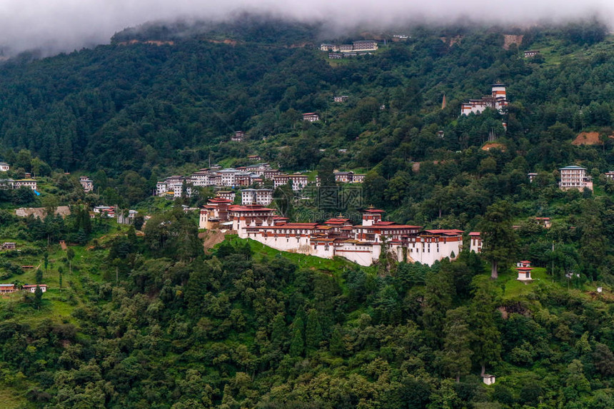 Dzong和TaDzong的景象是雾山不丹Bumbhang亚洲图片