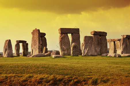 巨石阵日落史前纪念碑位于英国威尔特郡巨图片