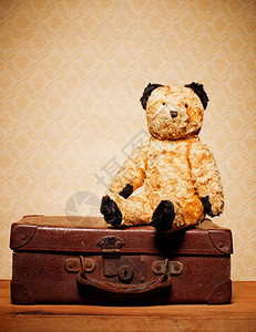 童年的怀旧泰迪熊老旧的泰迪熊和带复制空间图片