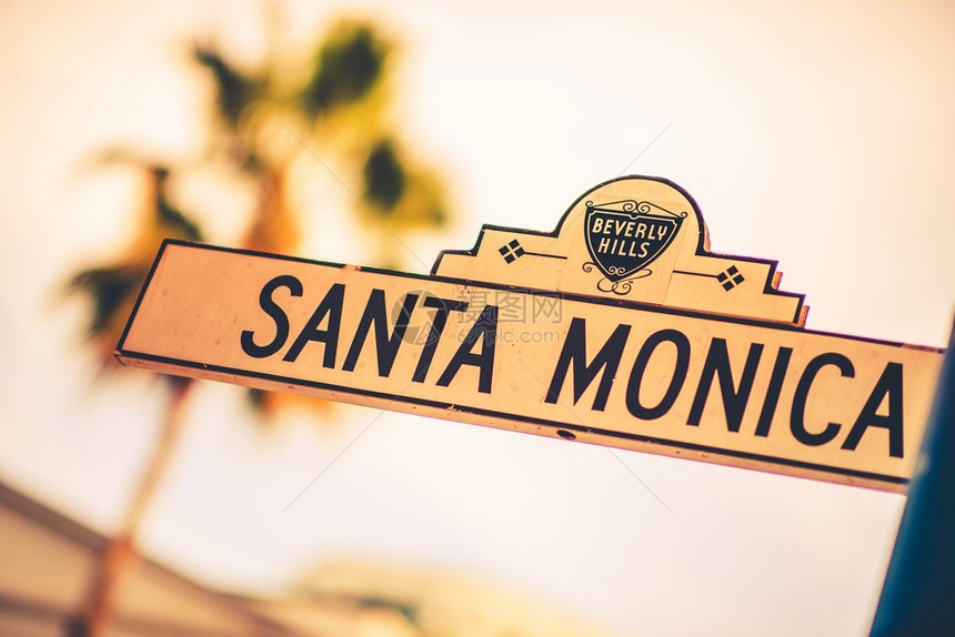美国加利福尼亚州比佛利山庄的SantaMonica街名签特图片