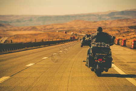 美国内华达海道的自行车骑摩托车图片