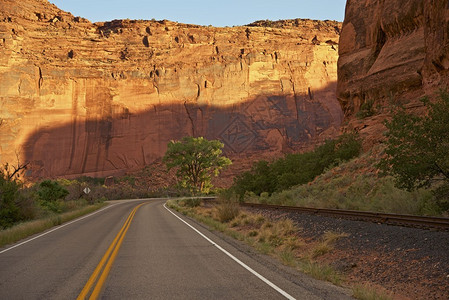 犹他路冒险美国犹他州摩押附近的风景优美的犹他路旅行图片