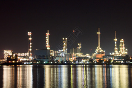 石化炼油厂景区夜景图片