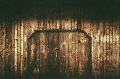 带门的旧木门陈旧的木谷仓墙图片