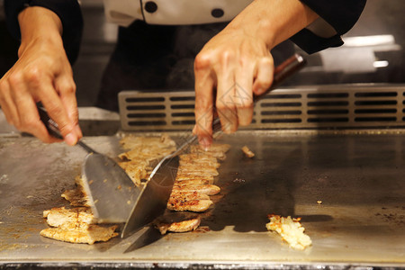 牛肉配蔬菜铁板烧日本料理图片