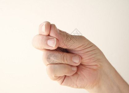 年长的男人用手指的手势图片