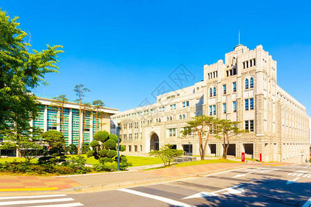 韩国大学校园的Beige法学院大楼在韩国首尔阳背景