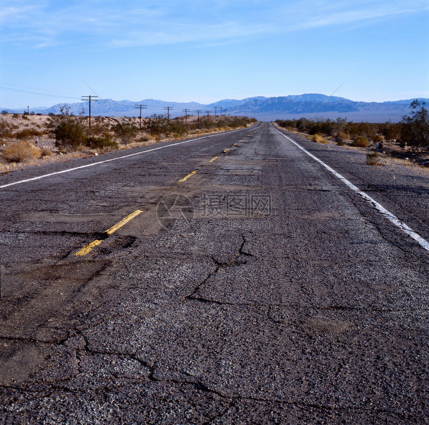 旧66号公路在美国加利福尼亚州莫怀德沙漠图片