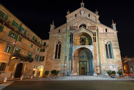 罗马文艺复兴风格的维罗纳大教堂DuomodiVerona的正面图片