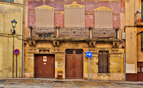 西班牙塔拉戈纳老城中一个古高清图片