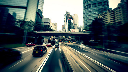 交通在路上高速行驶香港图片