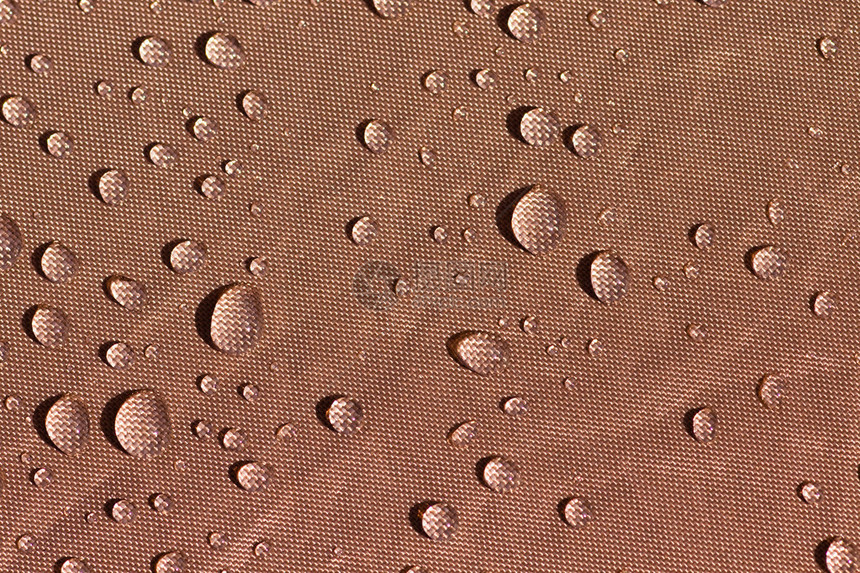 防水帐篷织物上的水滴图片