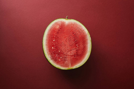 红色表面西瓜半背景图片