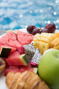 酒店游泳池的水果盘夏季食谱热带图片