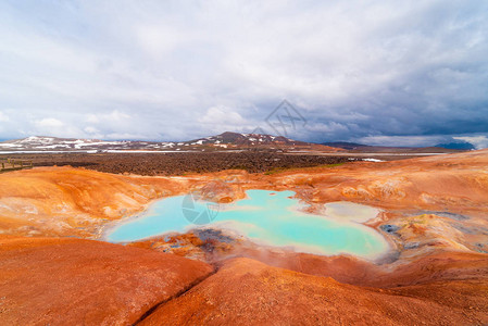 Leirhnjukur冰岛克拉夫火山区的硫磺喷泉图片