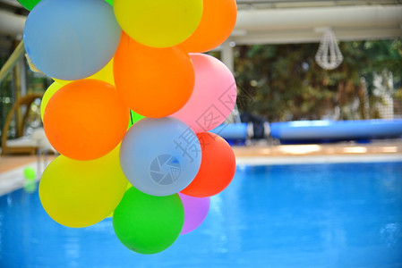 游泳池派对气球图片