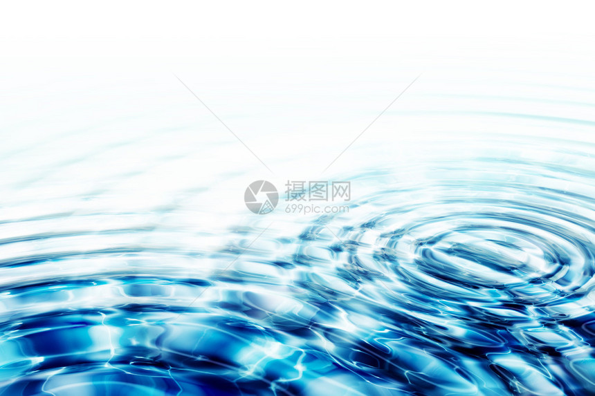 晶莹剔透的两波涟漪图片
