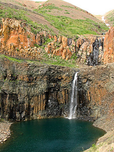 红石峡谷的瀑布俄罗图片