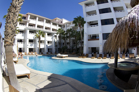 度假酒店和游泳池图片