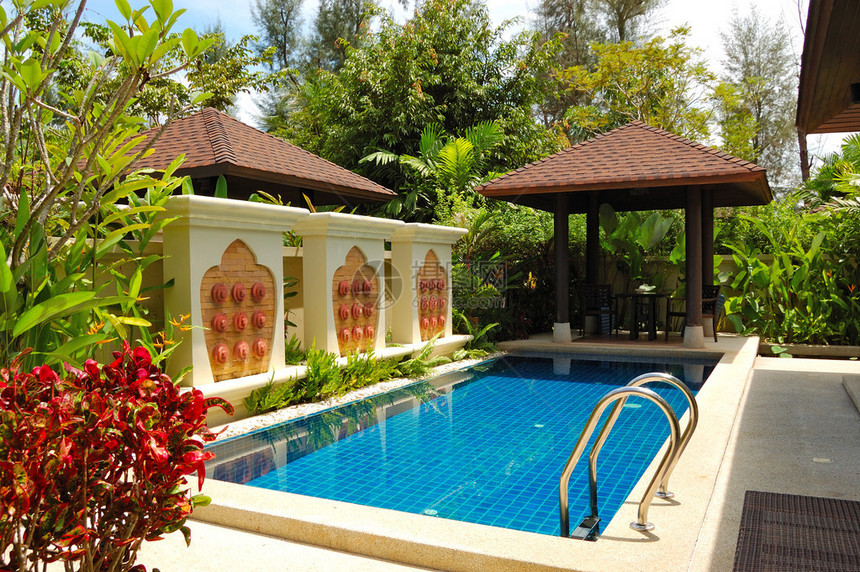 泰国普吉岛豪华别墅的游泳池图片