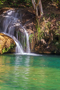 古巴TopesdeCollantes的瀑布图片