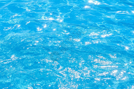 蓝色游泳池的表面图片