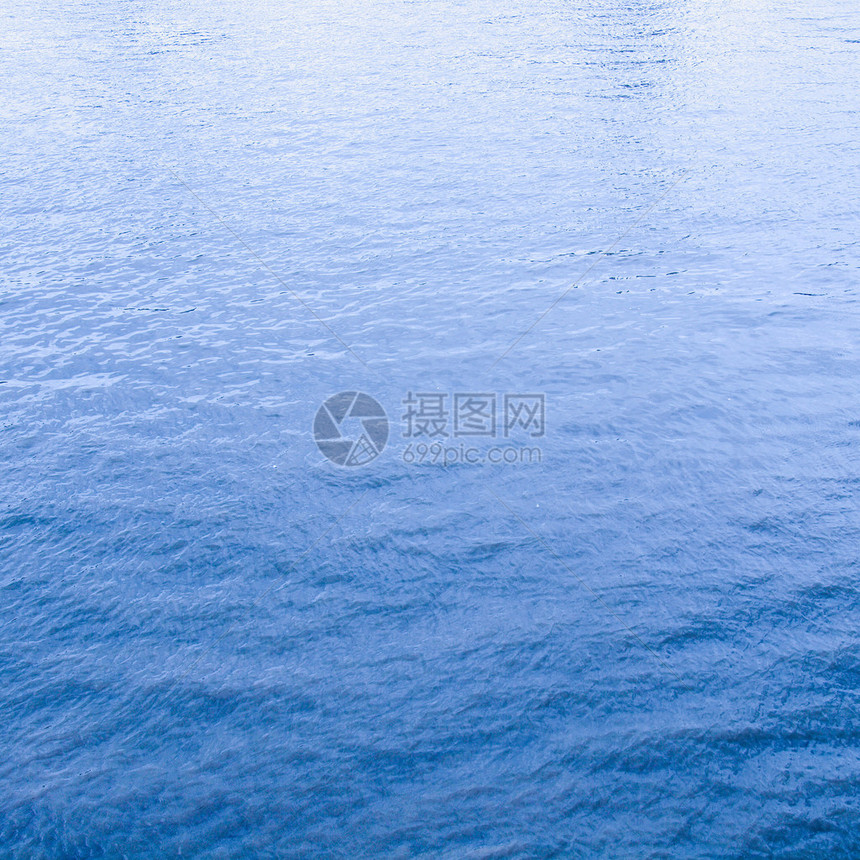 可用作背景的蓝色水纹理图片