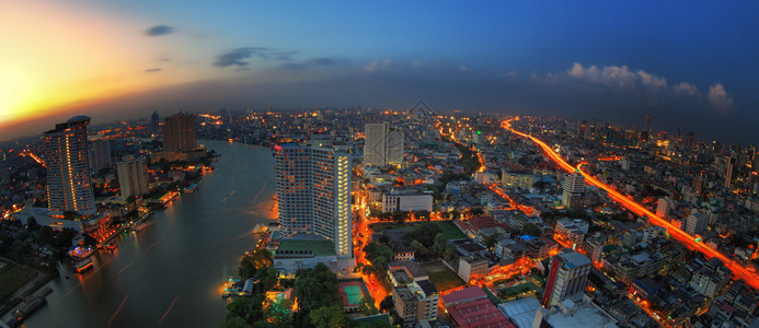 带鱼眼镜头的曼谷市日落景观图片