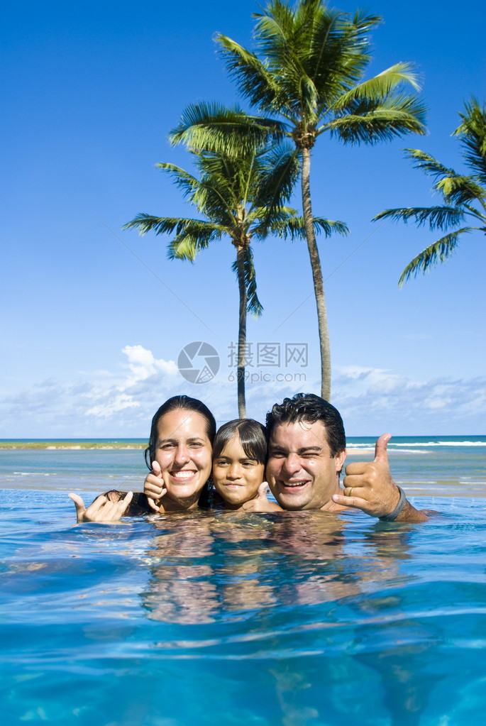 幸福的家庭在游图片