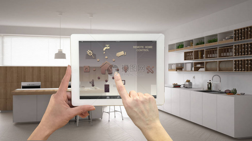 数字平板电脑上的智能远程家庭控制系统带有应用程序图标的设备背景中带岛和凳子的简约厨房图片