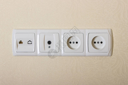 关闭插座中的电源插座和电话插座以图片
