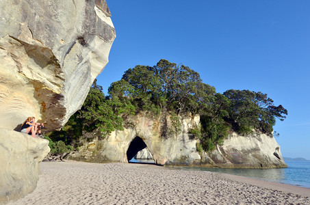 贾格曼德尔访问新西兰科罗曼德尔半岛北海洋保护区TeWhanganuiAHeiCathedralCove背景