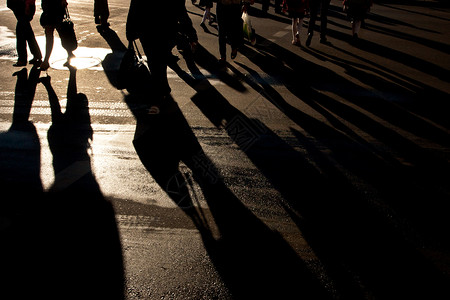 晨光中步行街的影子图片