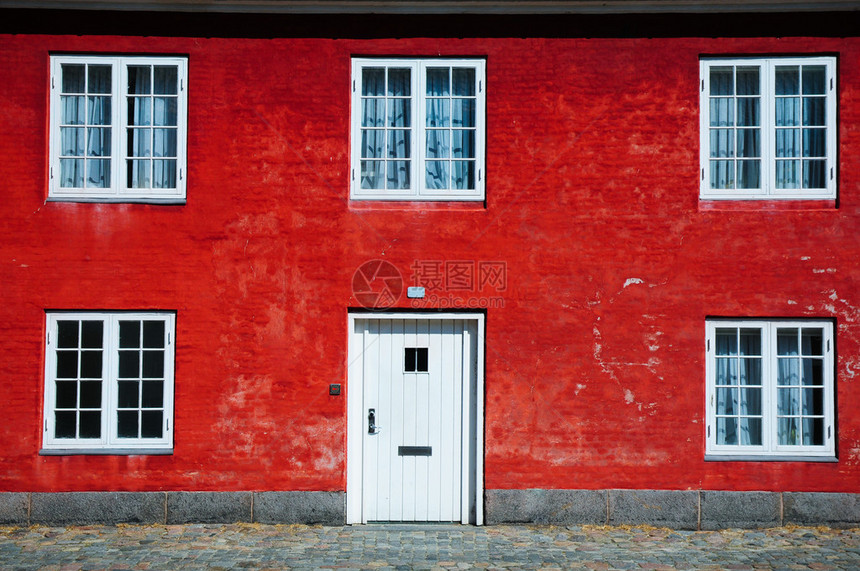 丹麦有白色窗户和图片