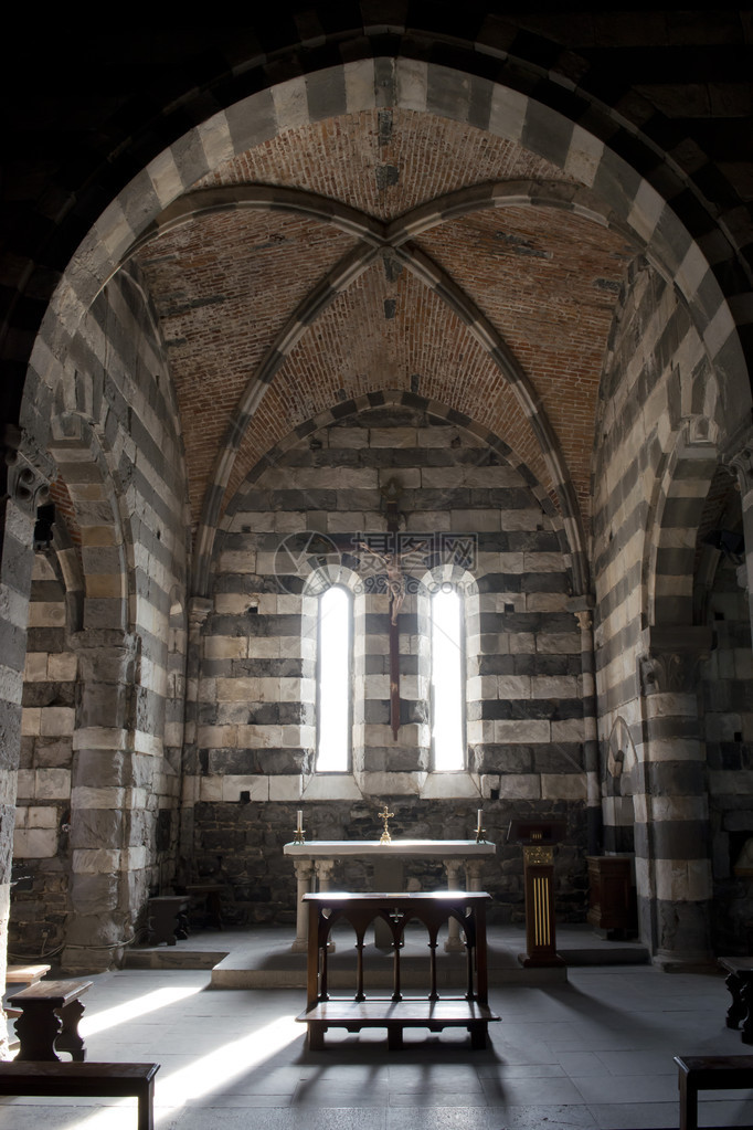 Pietro历史教堂位于Portovenere口图片