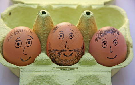 三只微笑的鸡蛋眼睛鼻图片
