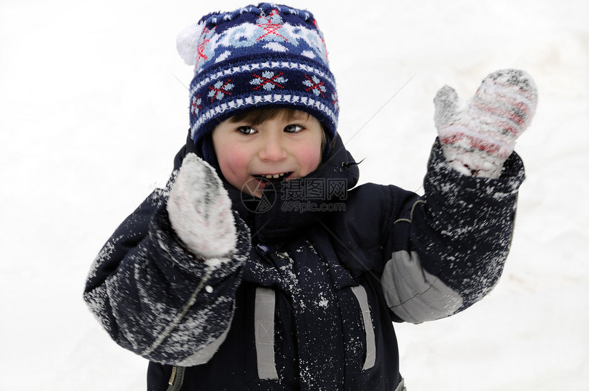 儿童和雪图片