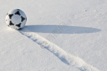 球在白雪地方体育场图片