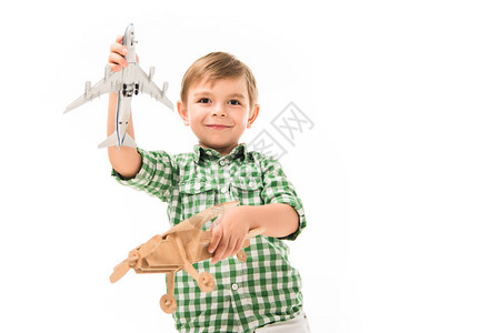 笑的小男孩玩具飞机在白色图片