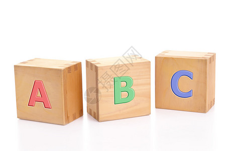 三个木制字母区块头三个字母表在白色图片