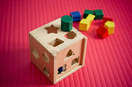 木制形状分类玩具图片
