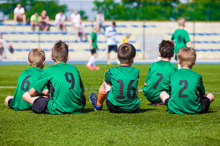 足球队足球员儿童足球比赛训练和足球锦标赛体高清图片