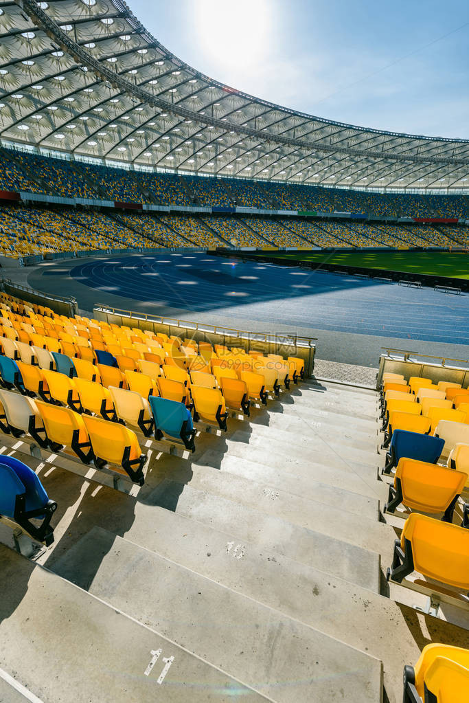 奥林匹克体育场黄色和蓝色体图片